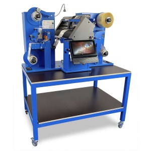 DTM LF140e + OKI Pro1050 Bundle besteht aus Oki 1050 Pro Farbetikettendrucker auf Dry Toner Basis und LF140e Finisher mit 11.6'' touch screen PC, Finishing Soft inkl.1,5h Online Schulung