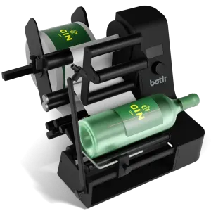 Labelmate botlr Etikettiergerät für Flaschen, Dosen und runde Gläser (Wein, Marmelade, Whisky, Gin Honig bis 120mm Durchmesser inkl. 30 Minuten Online Schulung